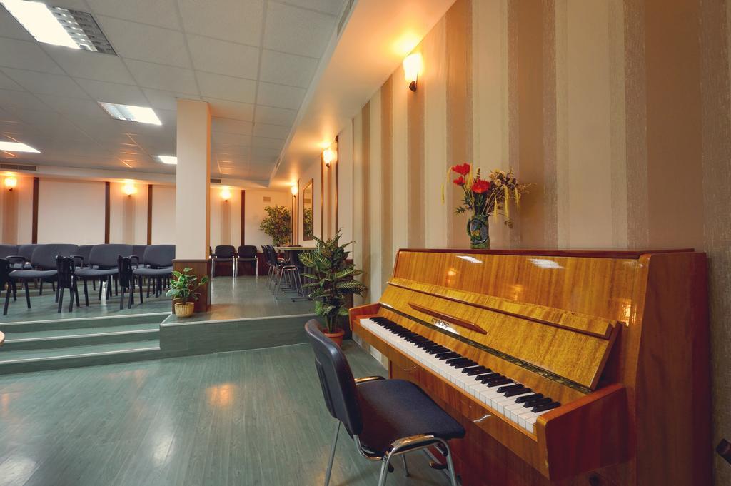 Family Hotel Fenerite Gabrovo Exterior foto