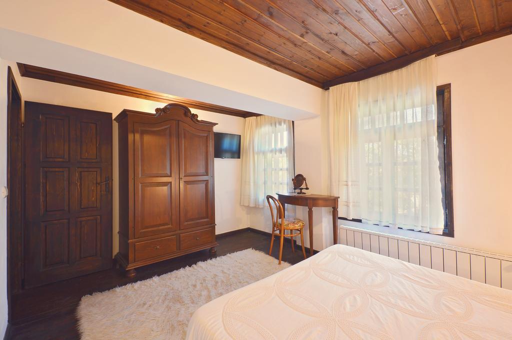 Family Hotel Fenerite Gabrovo Exterior foto