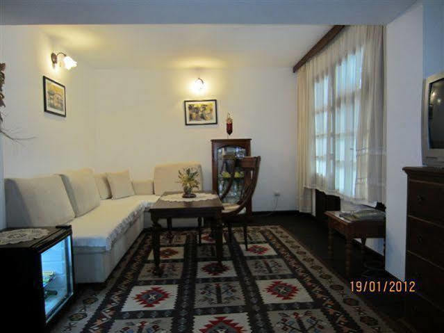 Family Hotel Fenerite Gabrovo Exterior foto